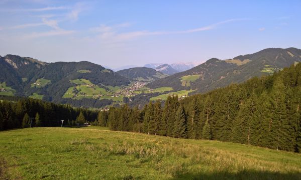 Blick auf Oberau im Spätsommer