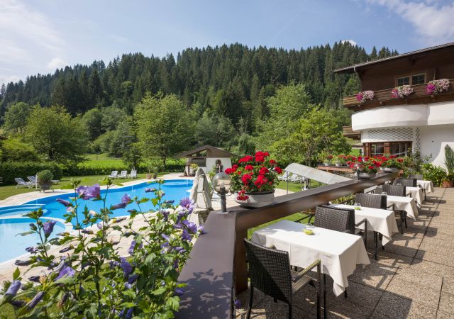 Sonnenterrasse am Pool in der Wildschönau, Tirol