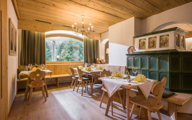 Enjoy our specialties in the "Old Parlor"