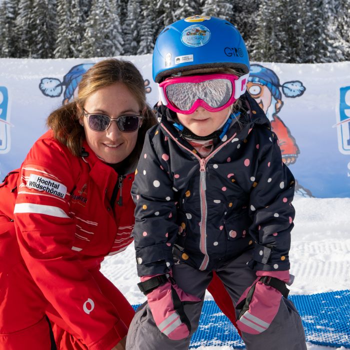 Ski instructor with a child at the Zwergenland on the Schatzberg